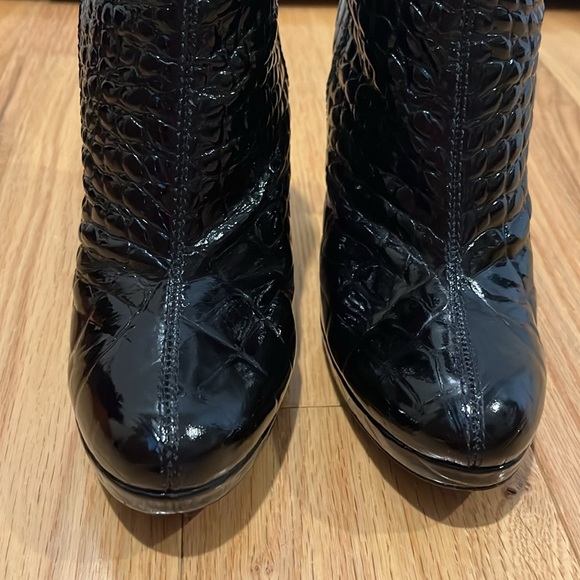 Tory Burch Leigh Black Patent Leather Croc Quilted Bootie Gold Hardware 7.5 - Picture 10 of 15